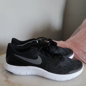 Black Nike flex contact trainers - NEW